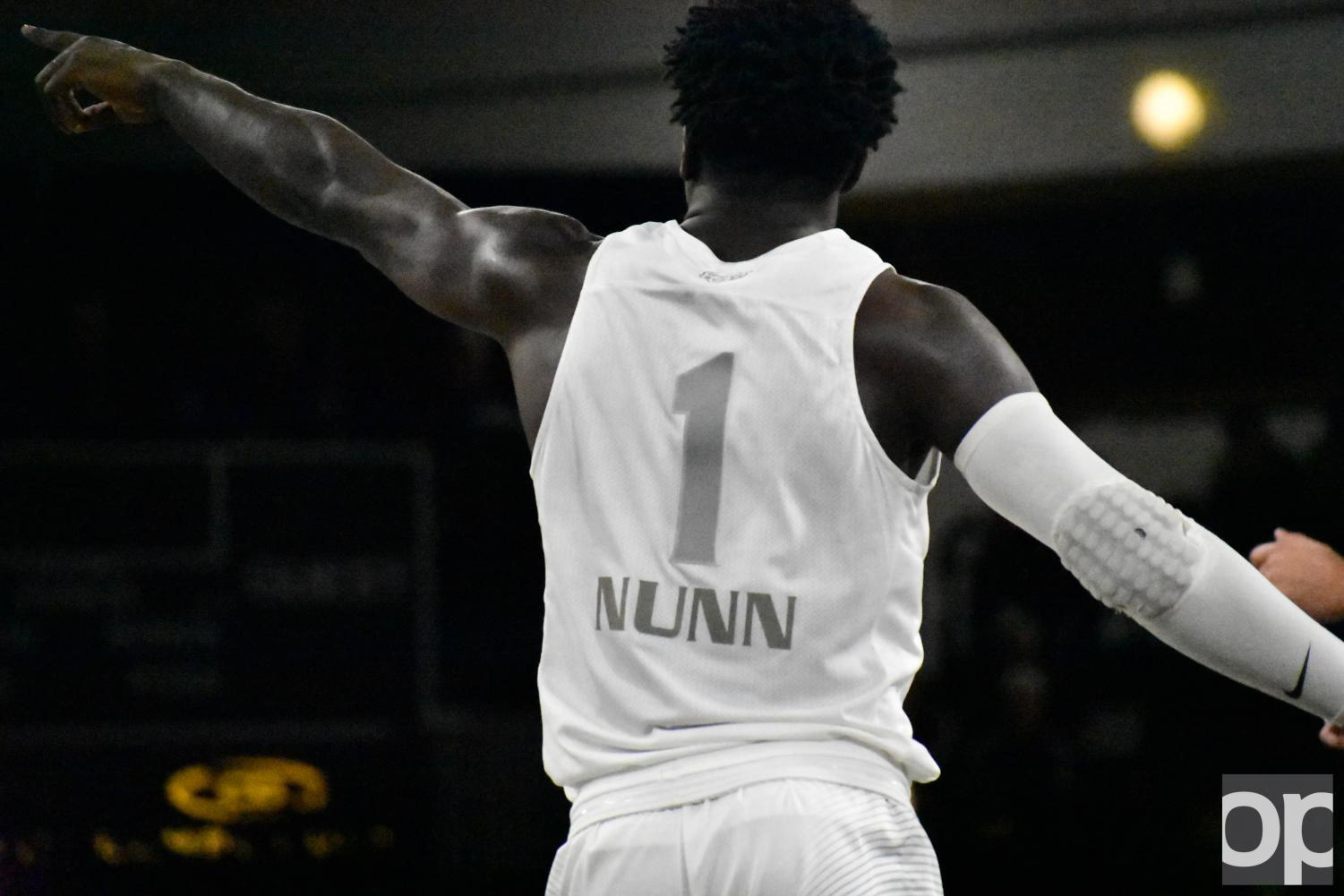 basketball player, #1 last name Munn reaching for the ball